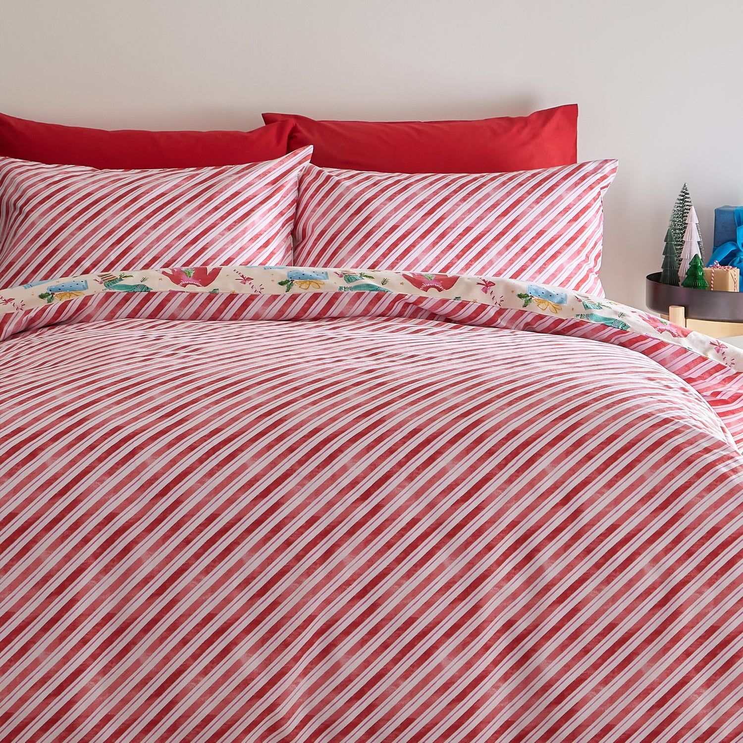 Catherine Lansfield Jolly Jumpers Duvet Cover Bedding Set Cream