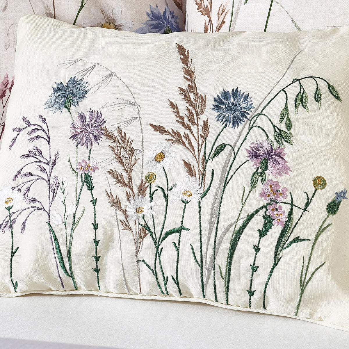 Catherine Lansfield Grasmere Floral 30cm x 40cm Filled Boudoir Lilac