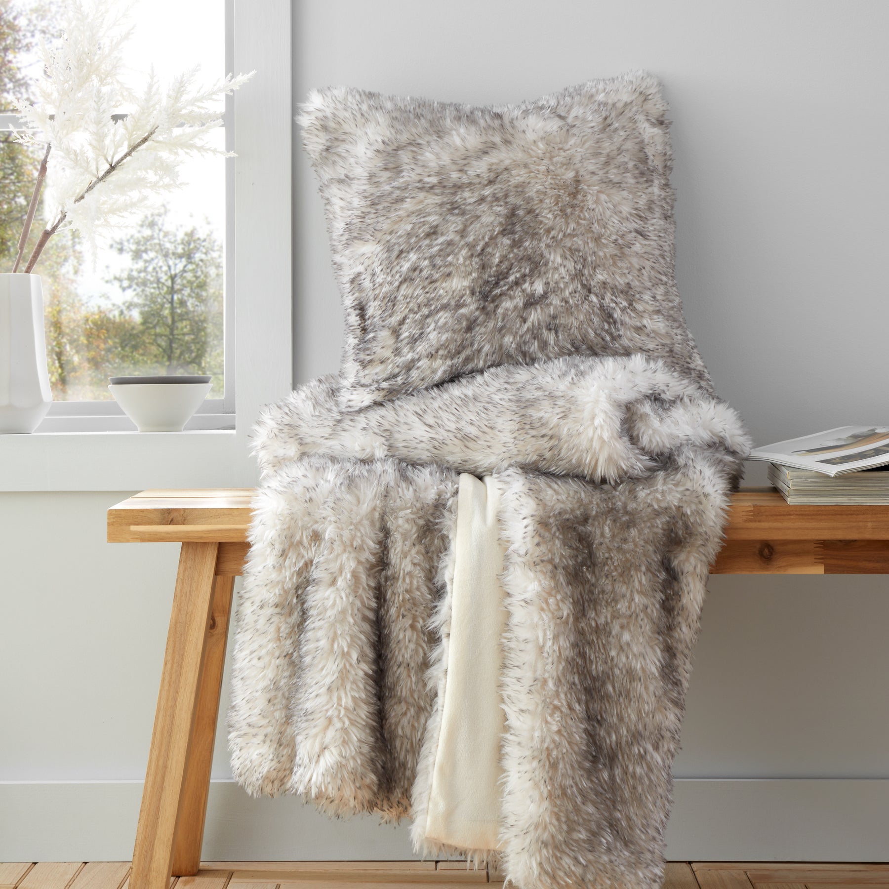 Catherine Lansfield Arctic Fox 130cm x 170cm Faux Fur Throw Grey