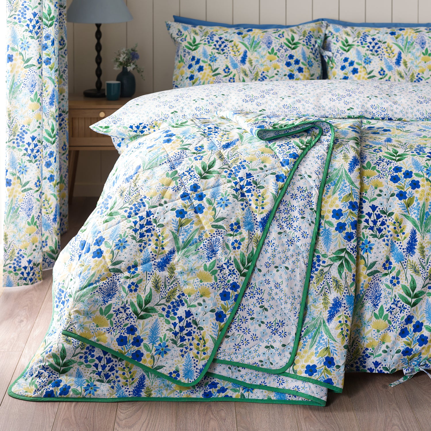 Catherine Lansfield Tilly Floral Reversible 220cm x 230cm Bedspread Set Blue