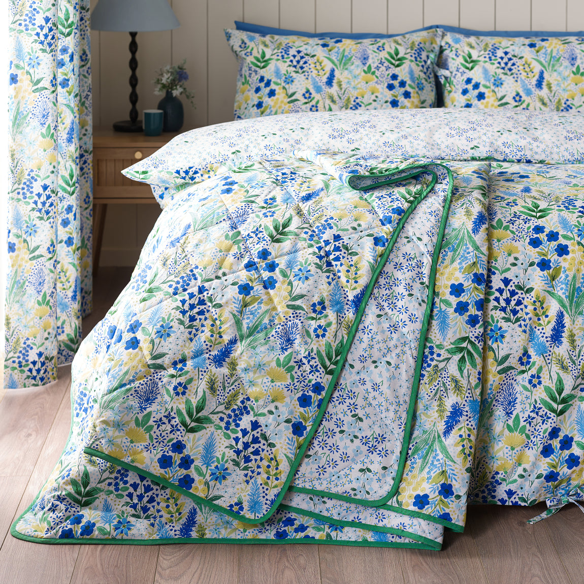 Catherine Lansfield Tilly Floral Reversible 220cm x 230cm Bedspread Set Blue