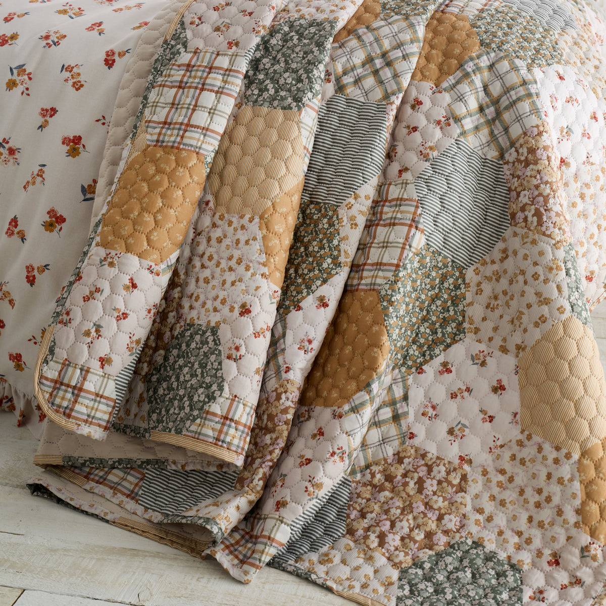 Catherine Lansfield Floral Patchwork 220cm x 230cm Bedspread Set Natural