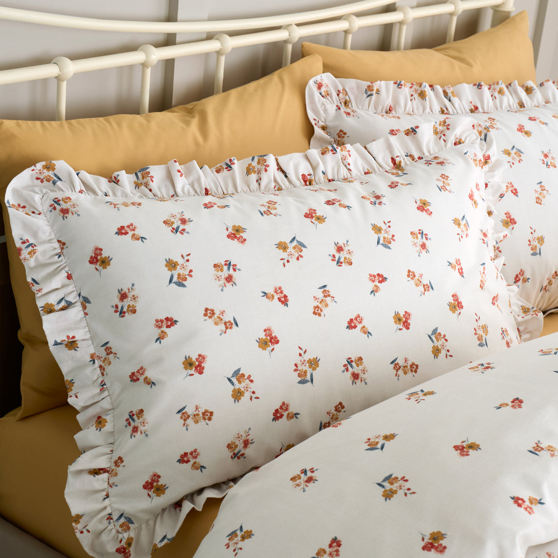 Catherine Lansfield Frill Ditsy Floral Duvet Cover Bedding Set Cream