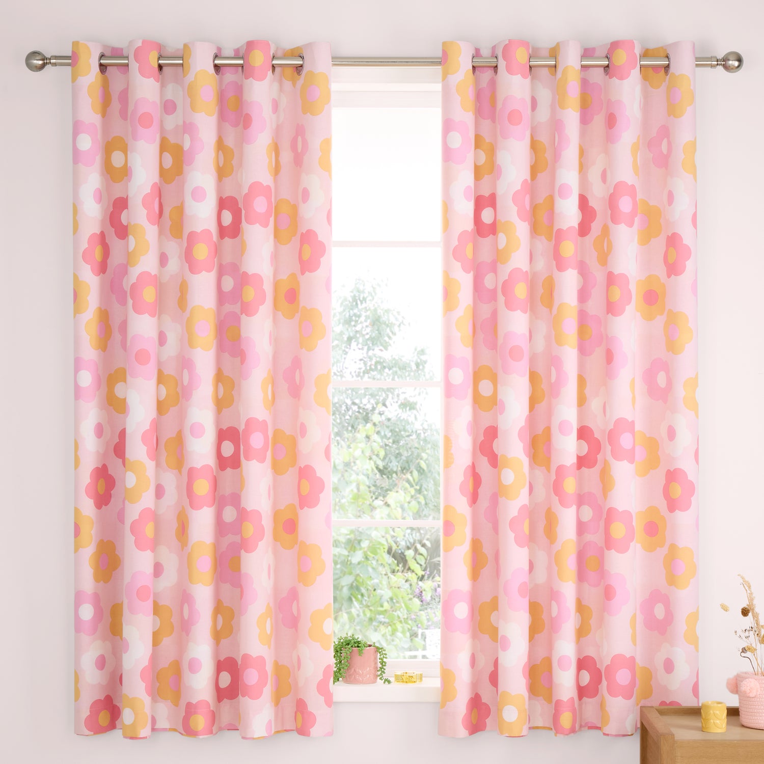 Catherine Lansfield Retro Daisy Duel Sided 66'' x 72'' Ready Made Eyelet Curtains Pink