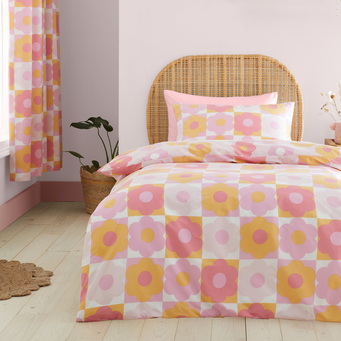 Catherine Lansfield Retro Daisy Duvet Cover Bedding Set Pink