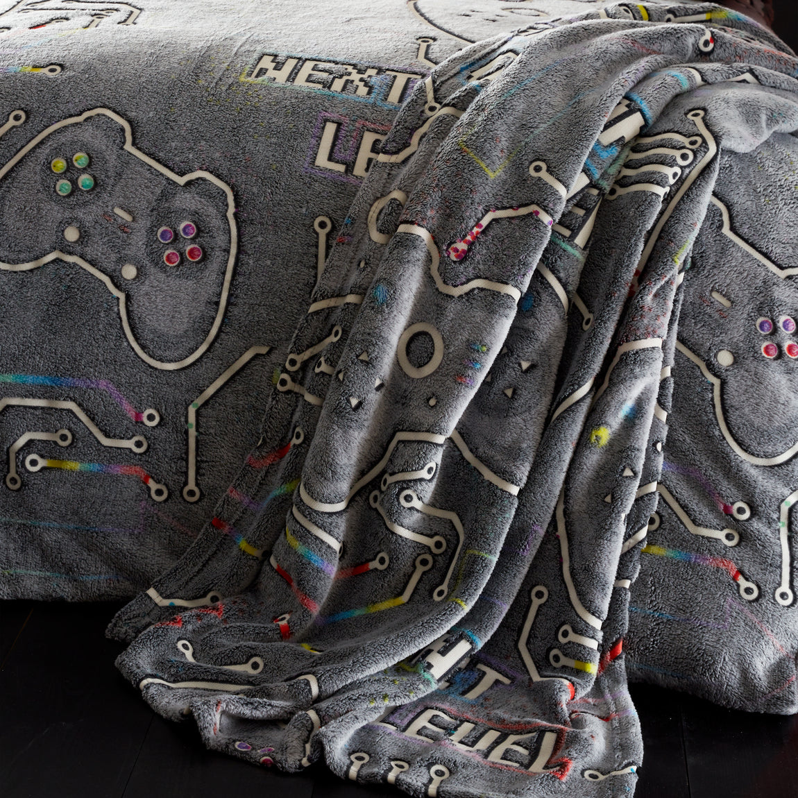 Catherine Lansfield Game Over Fleece Glow in the Dark 130cm x 170cm Throw Black
