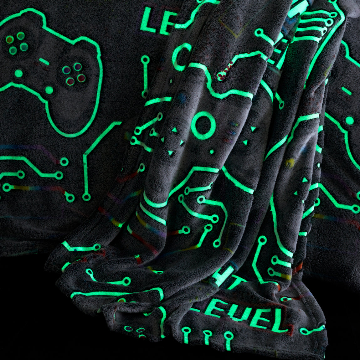 Catherine Lansfield Game Over Fleece Glow in the Dark 130cm x 170cm Throw Black
