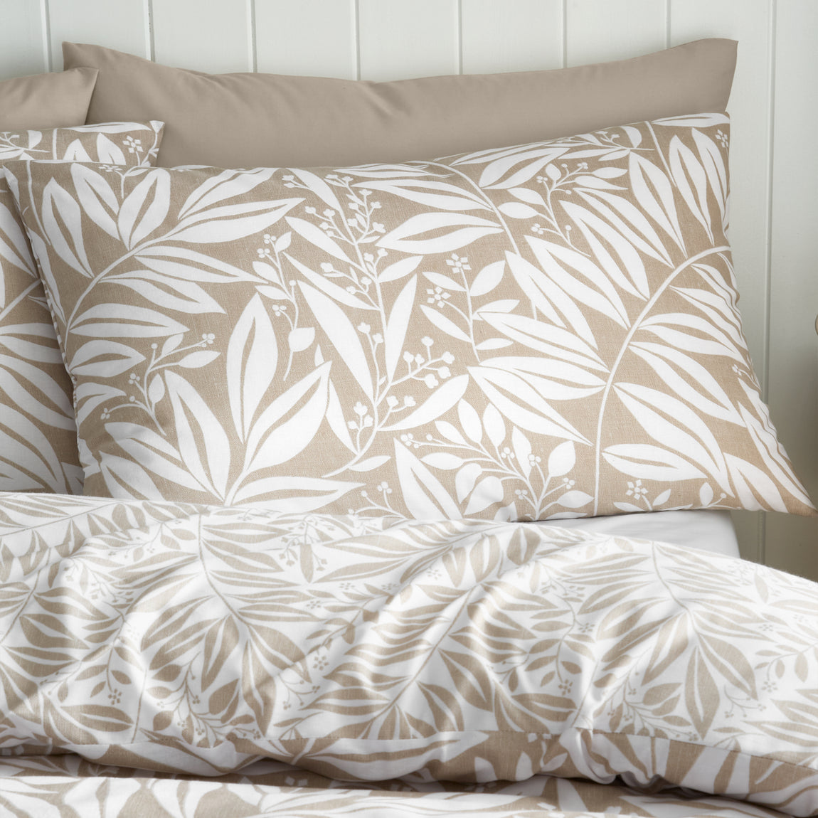 Catherine Lansfield Sorrel Leaf Reversible Duvet Cover Bedding Set Natural