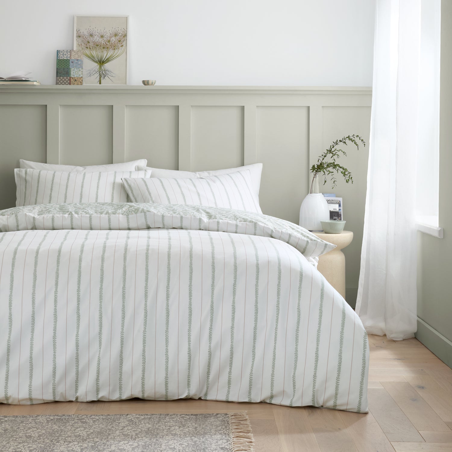 Bianca Scallop Floral Reversible Duvet Cover Bedding Set Green