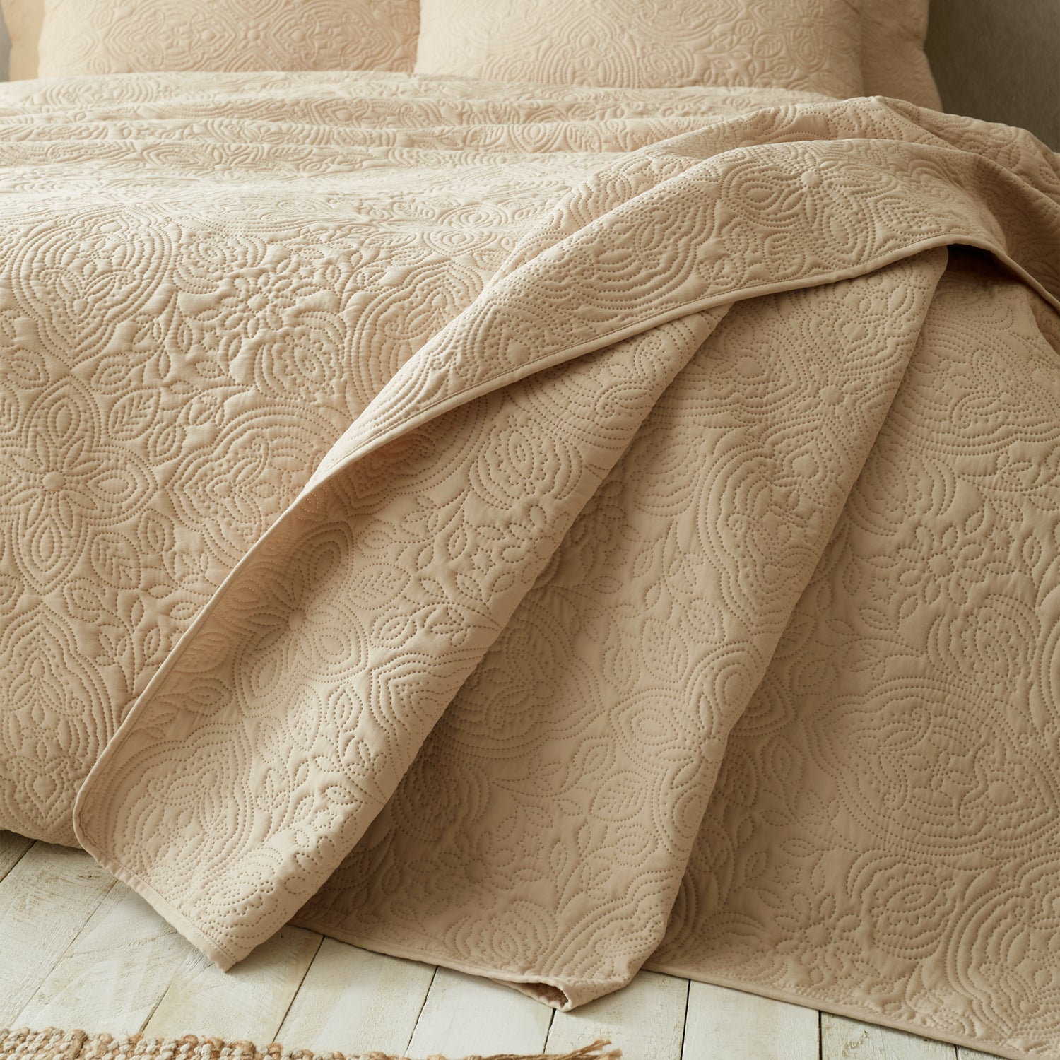 Pineapple Elephant Casablanca Pinsonic Quilted 220cm x 230cm Bedspread Natural