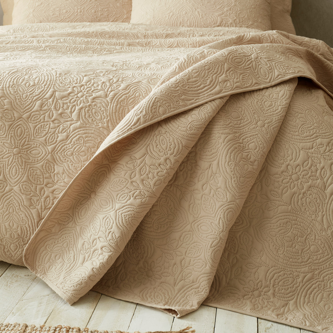 Pineapple Elephant Casablanca Pinsonic Quilted 220cm x 230cm Bedspread Natural