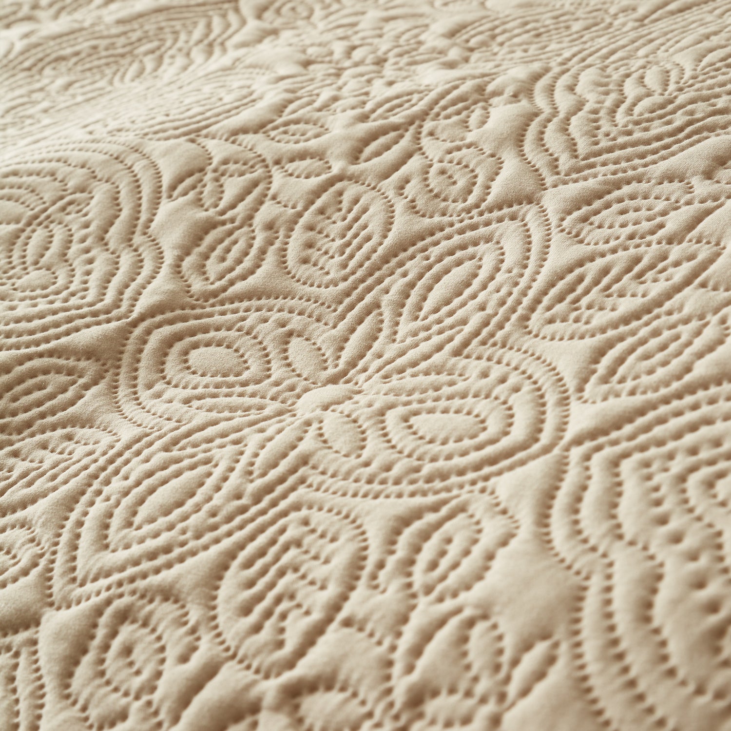 Pineapple Elephant Casablanca Pinsonic Quilted 220cm x 230cm Bedspread Natural
