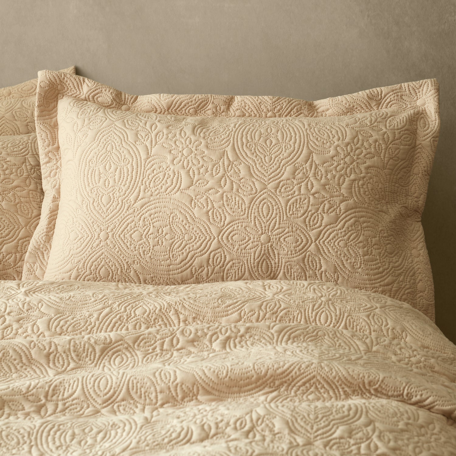 Pineapple Elephant Casablanca Pinsonic Embroidered Pillowsham Pair Natural