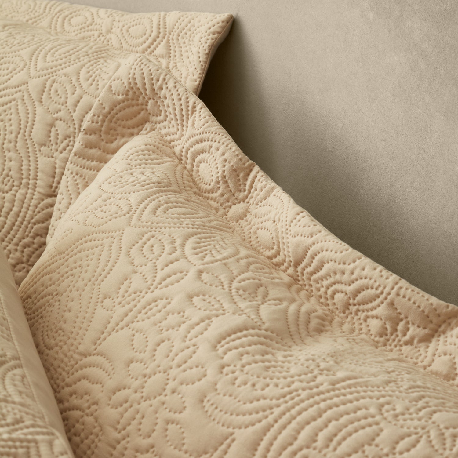 Pineapple Elephant Casablanca Pinsonic Embroidered Pillowsham Pair Natural