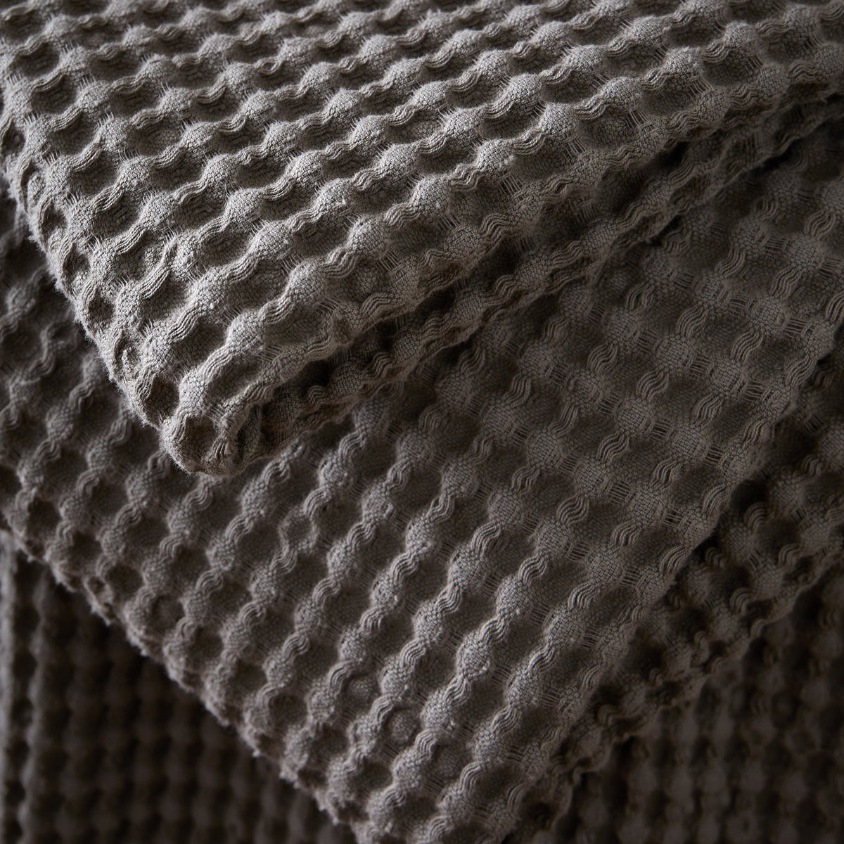 Pineapple Elephant Jaipur 150cm x 200cm Waffle Throw Grey