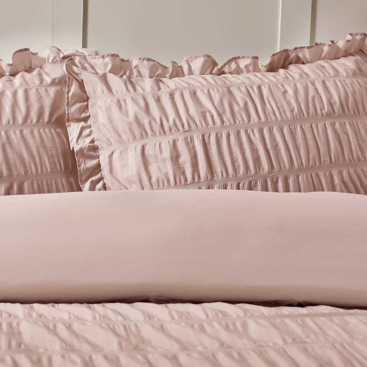 Catherine Lansfield Seersucker Frill Easy Care Duvet Cover Bedding Set Pink