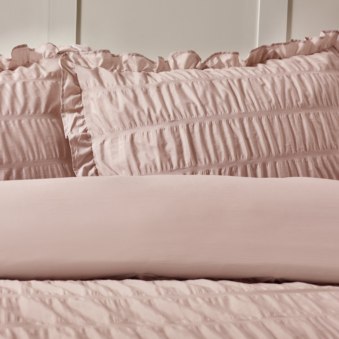 Catherine Lansfield Seersucker Frill Easy Care Duvet Cover Bedding Set Pink