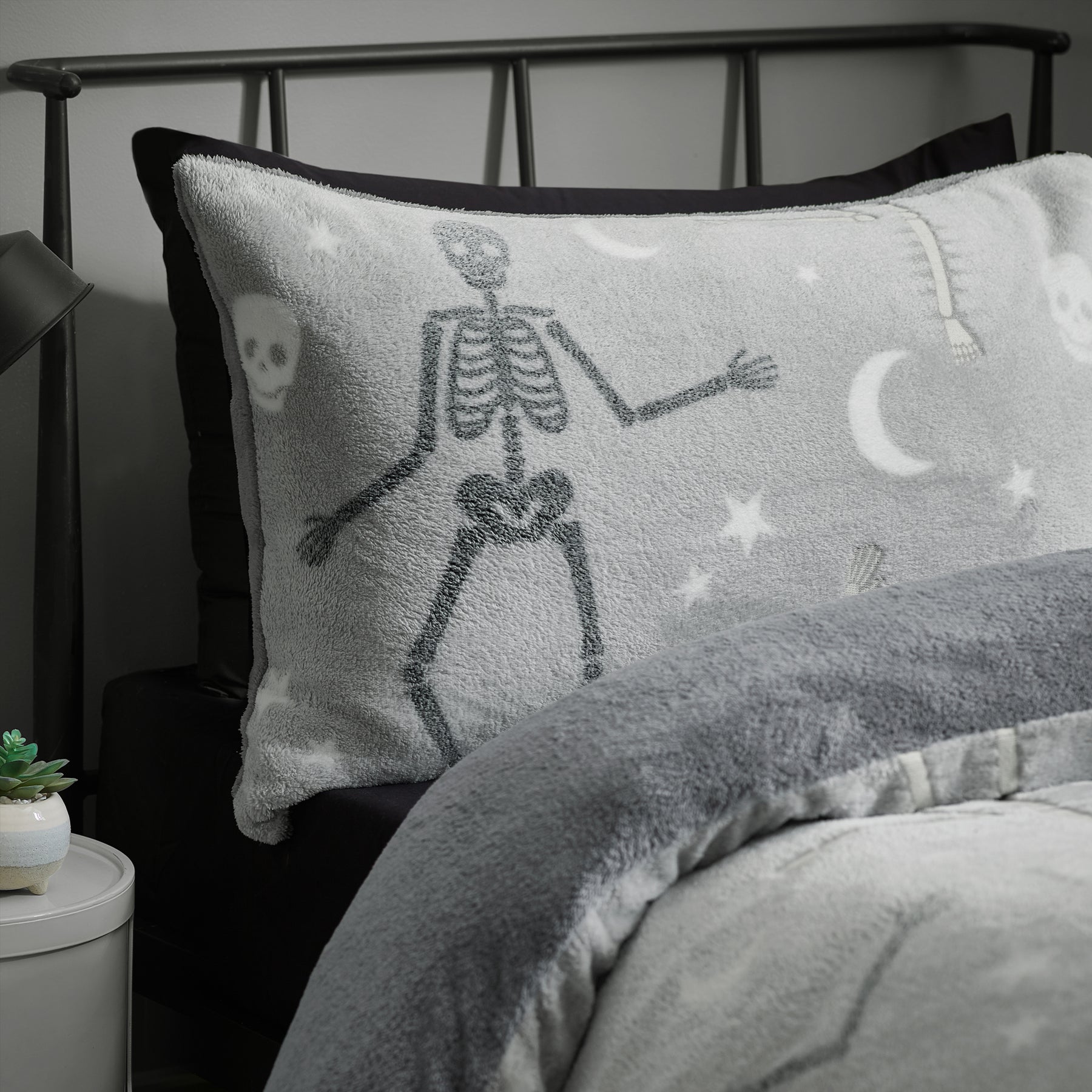 Catherine Lansfield Halloween Skeleton Fleece Duvet Cover Bedding Set Grey