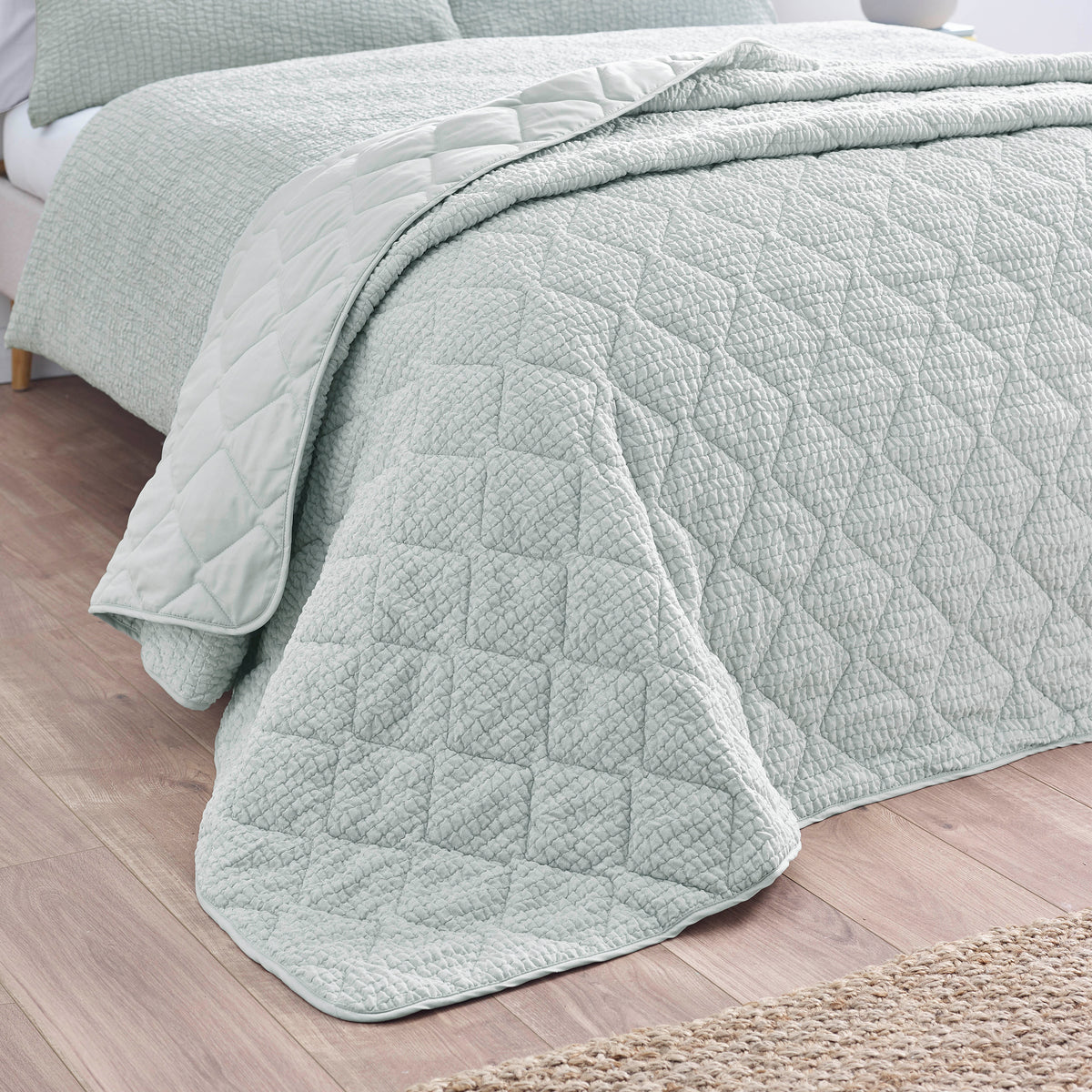Catherine Lansfield Crinkle Seersucker 220cm x 220cm Bedspread Green