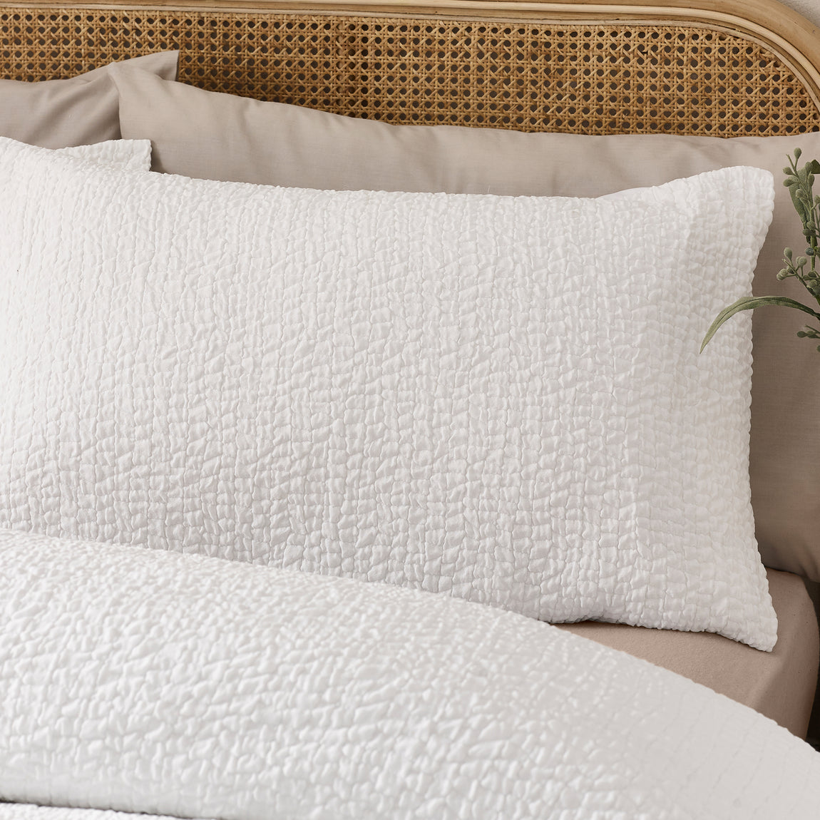 Catherine Lansfield Crinkle Seersucker Duvet Cover Bedding Set White