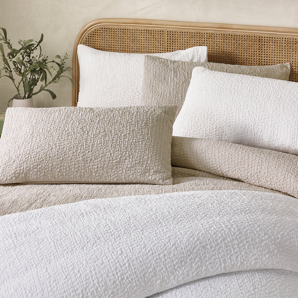 Catherine Lansfield Crinkle Seersucker Duvet Cover Bedding Set White
