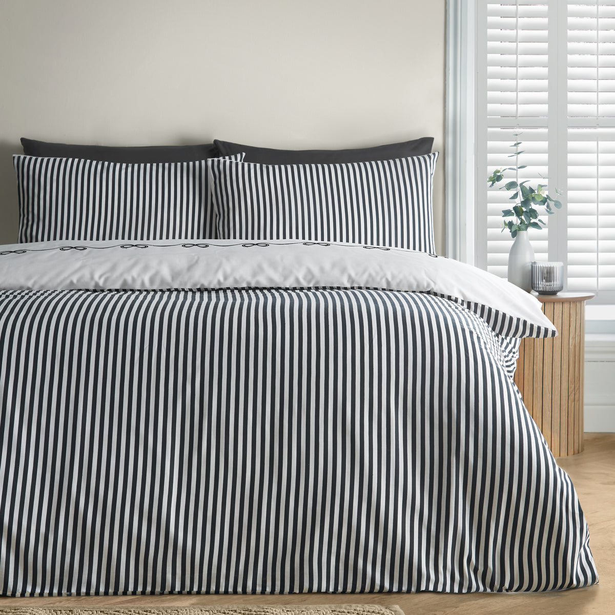 Catherine Lansfield Bow Embroidery Duvet Cover Bedding Set Cream Black