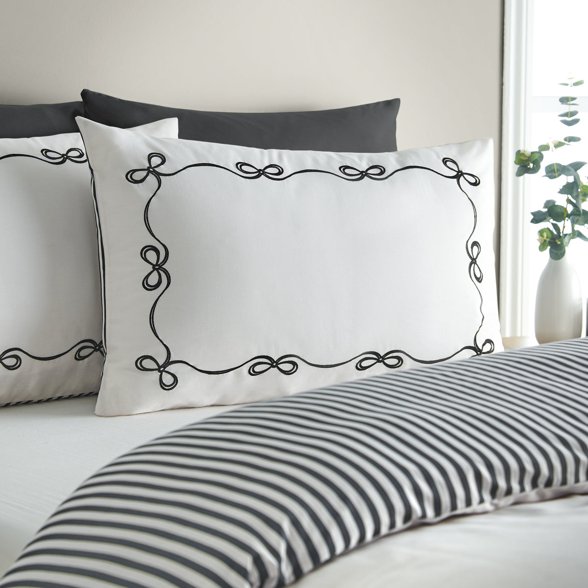 Catherine Lansfield Bow Embroidery Duvet Cover Bedding Set Cream Black