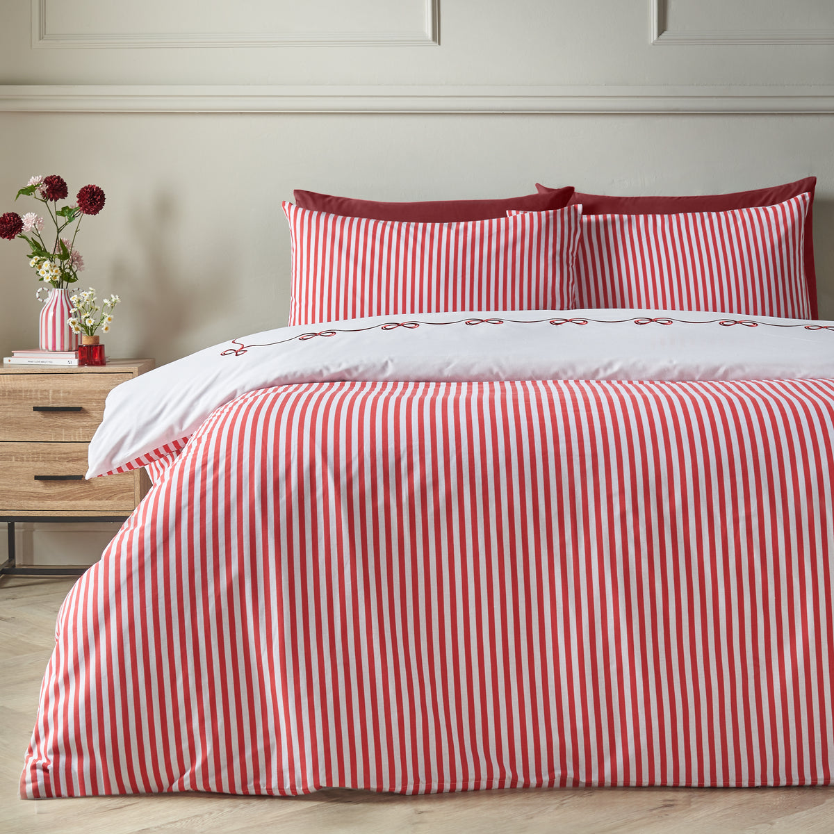 Catherine Lansfield Bow Embroidery Duvet Cover Bedding Set White Red