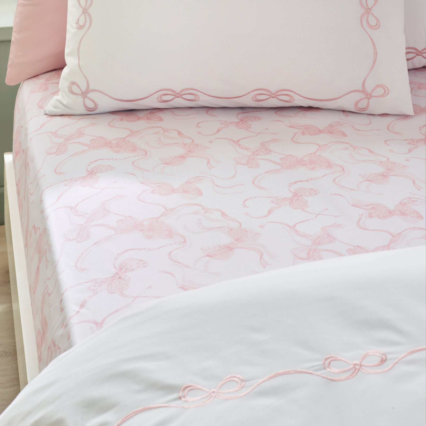 Catherine Lansfield Bow Bed Linen Fitted Sheet White Pink