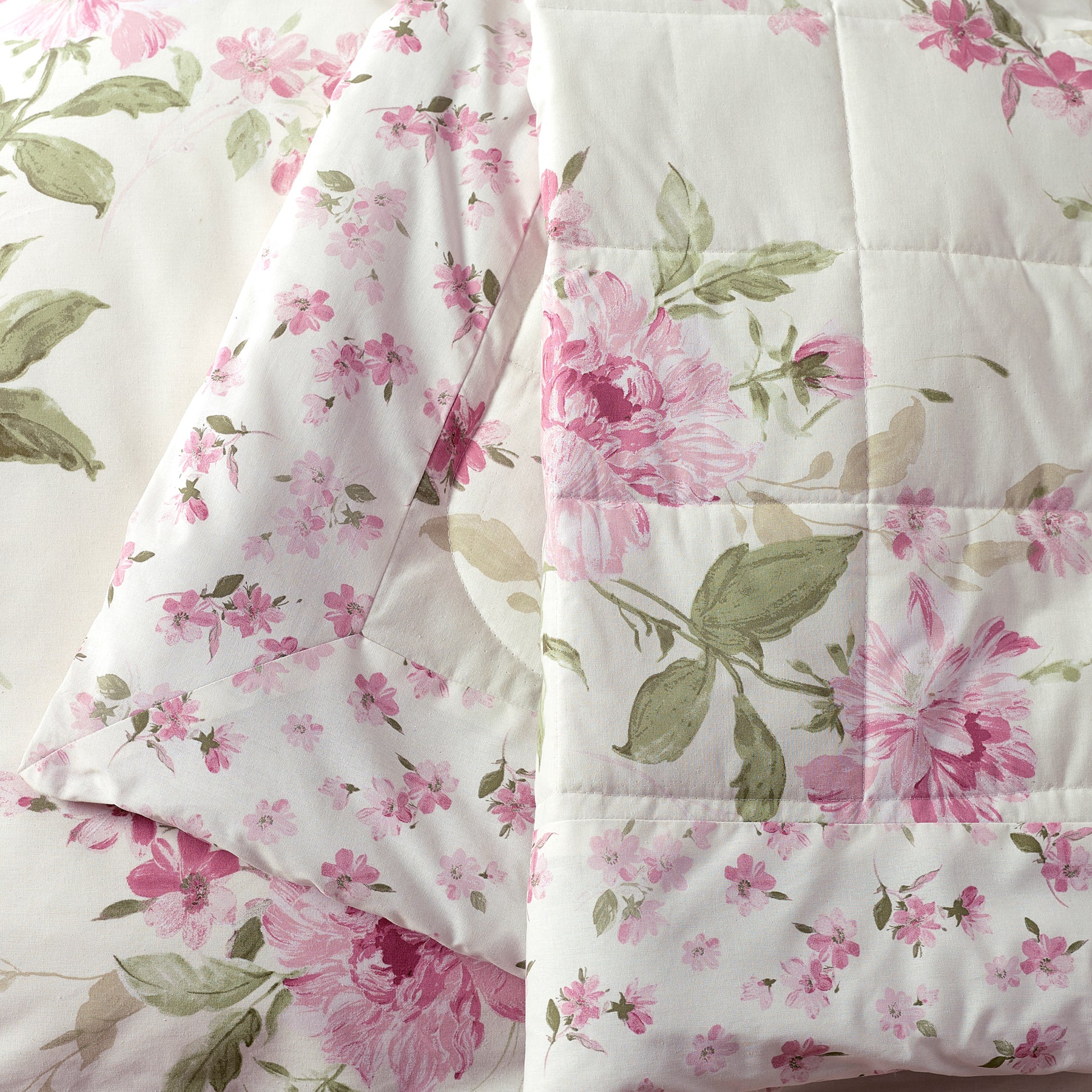 Catherine Lansfield Avebury Floral 220cm x 230cm Reversible Bedspread Cream