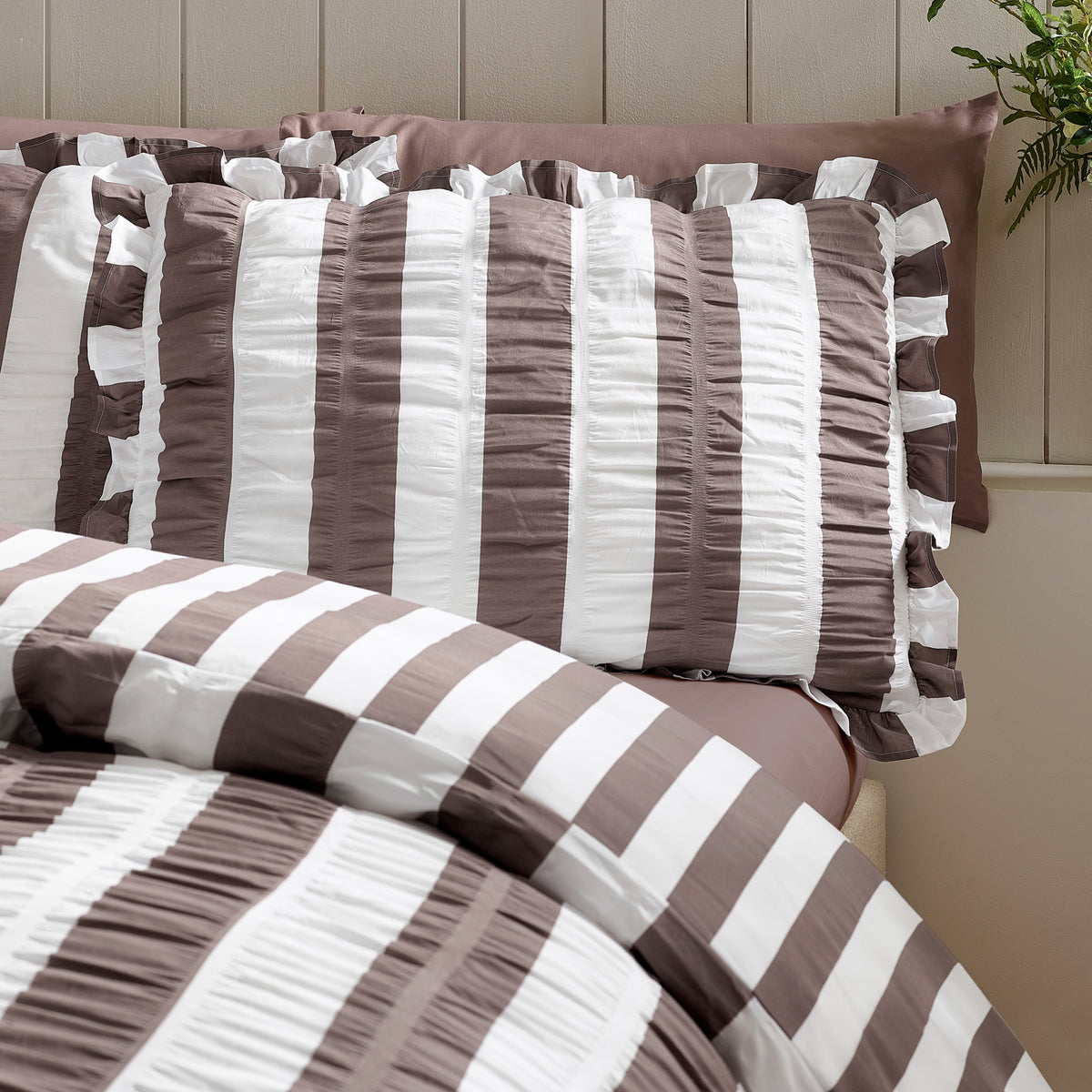 Catherine Lansfield Seersucker Frill Stripe Duvet Cover Bedding Set Chocolate