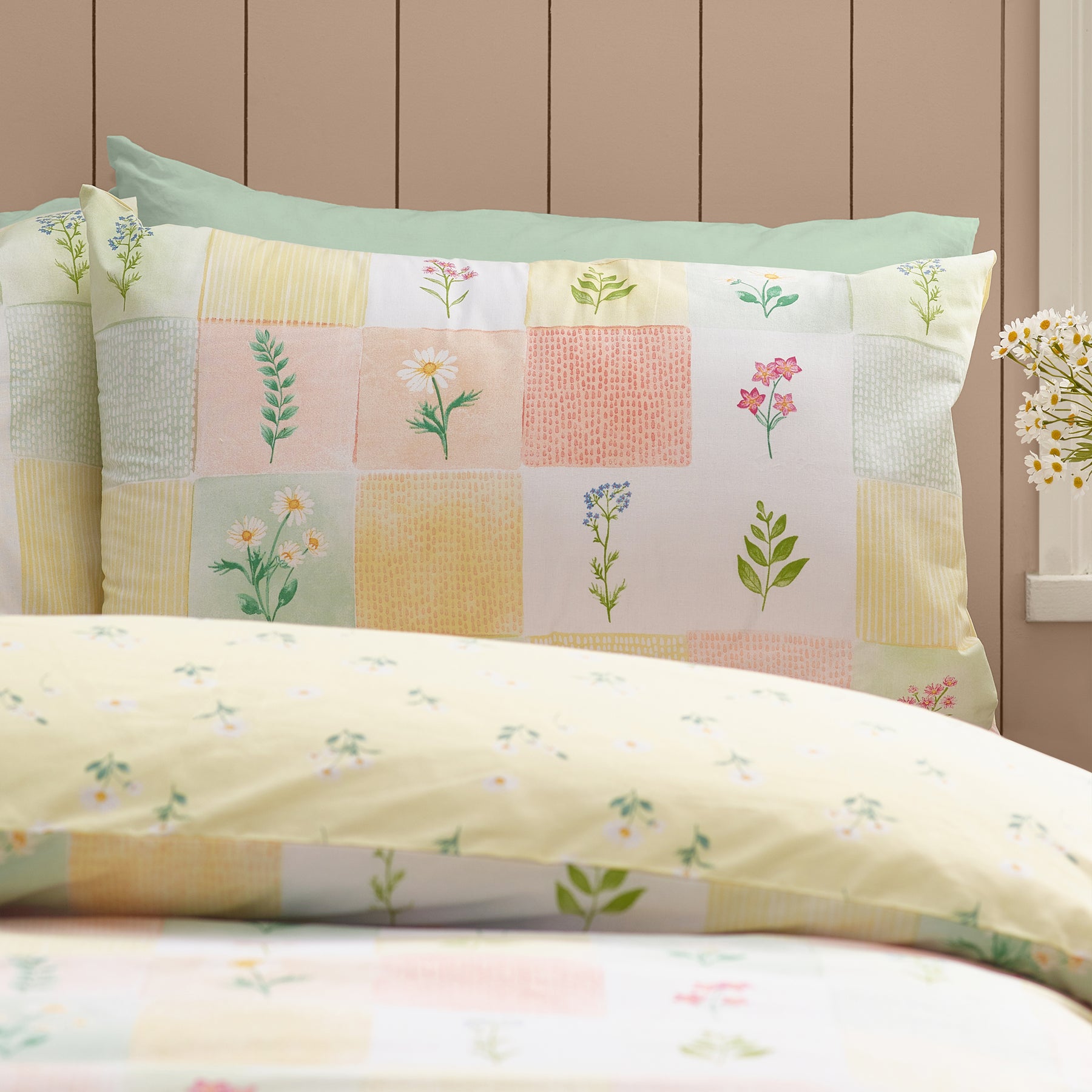 Catherine Lansfield Daisy Patchwork Duvet Cover Bedding Set Yellow