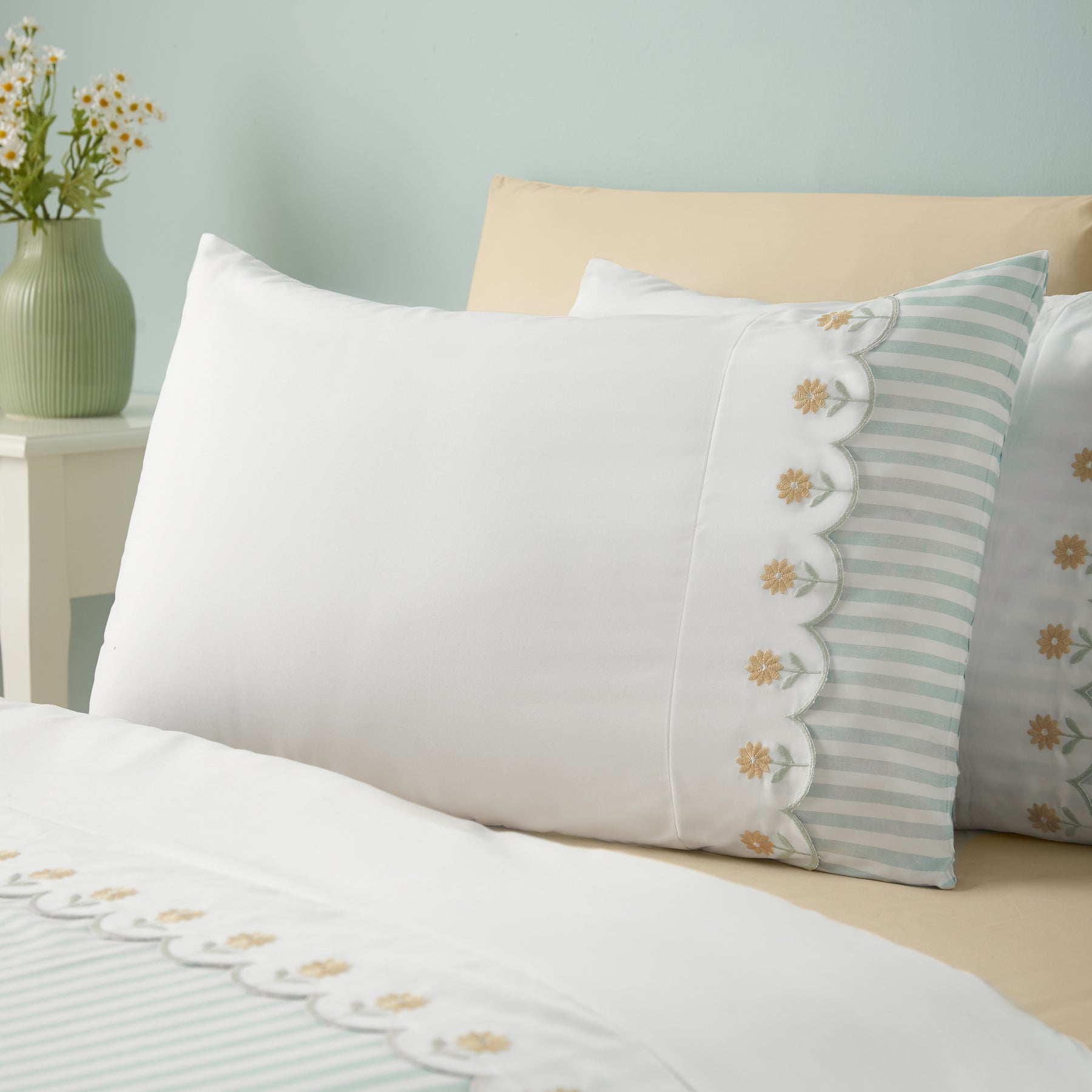 Catherine Lansfield Embroidered Daisy Duvet Cover Bedding Set Sage Green