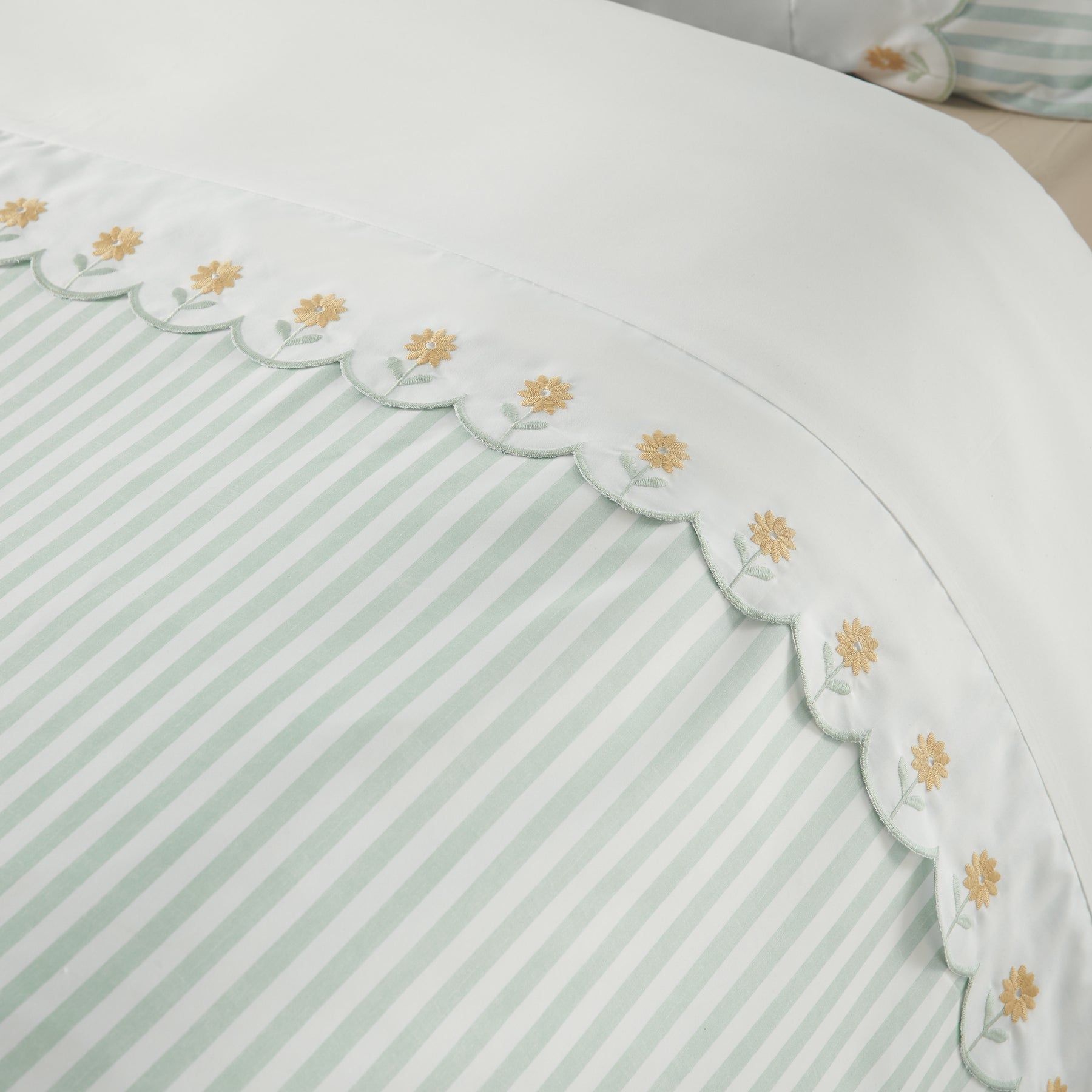 Catherine Lansfield Embroidered Daisy Duvet Cover Bedding Set Sage Green