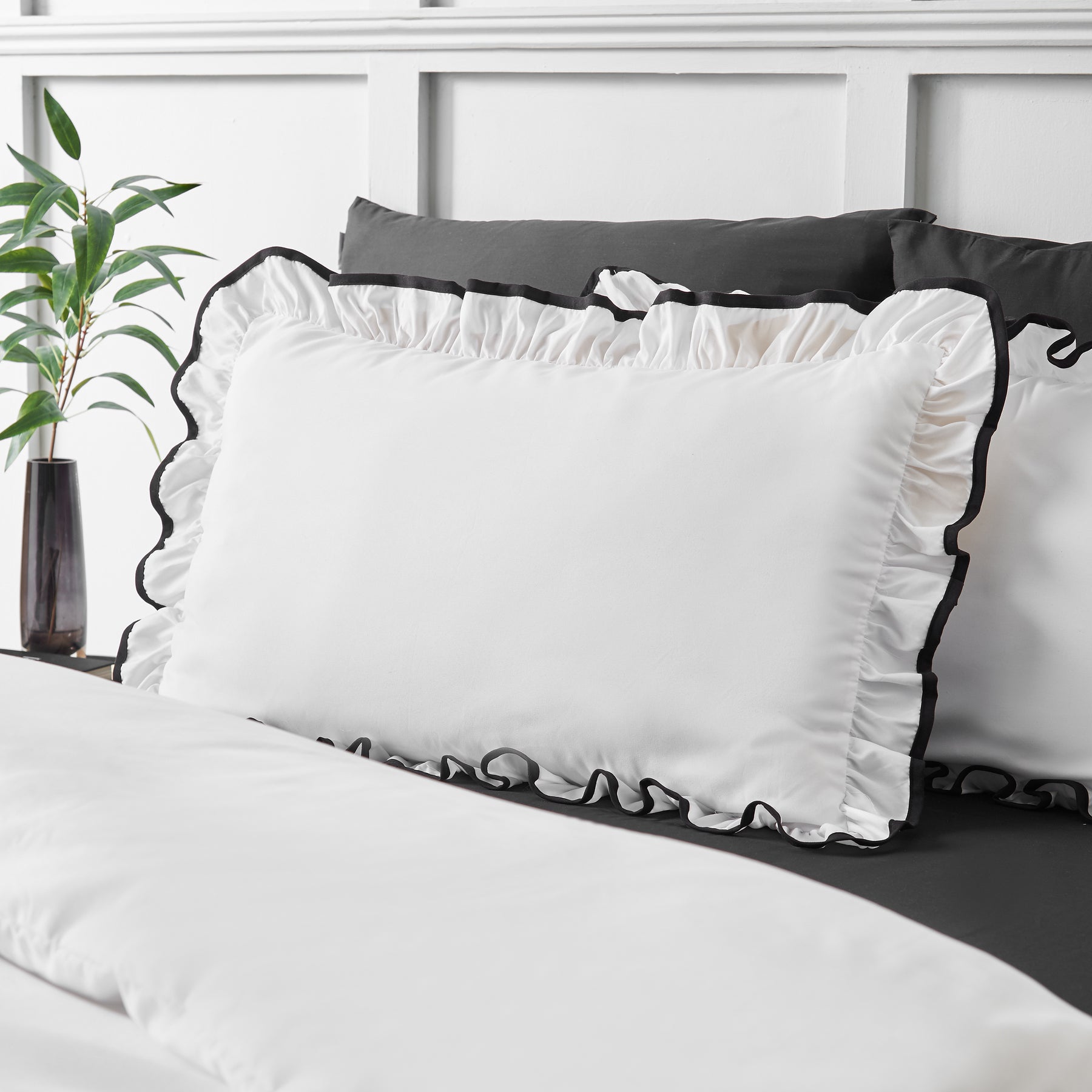 Catherine Lansfield So Soft Mono Frill Duvet Cover Bedding Set White Black