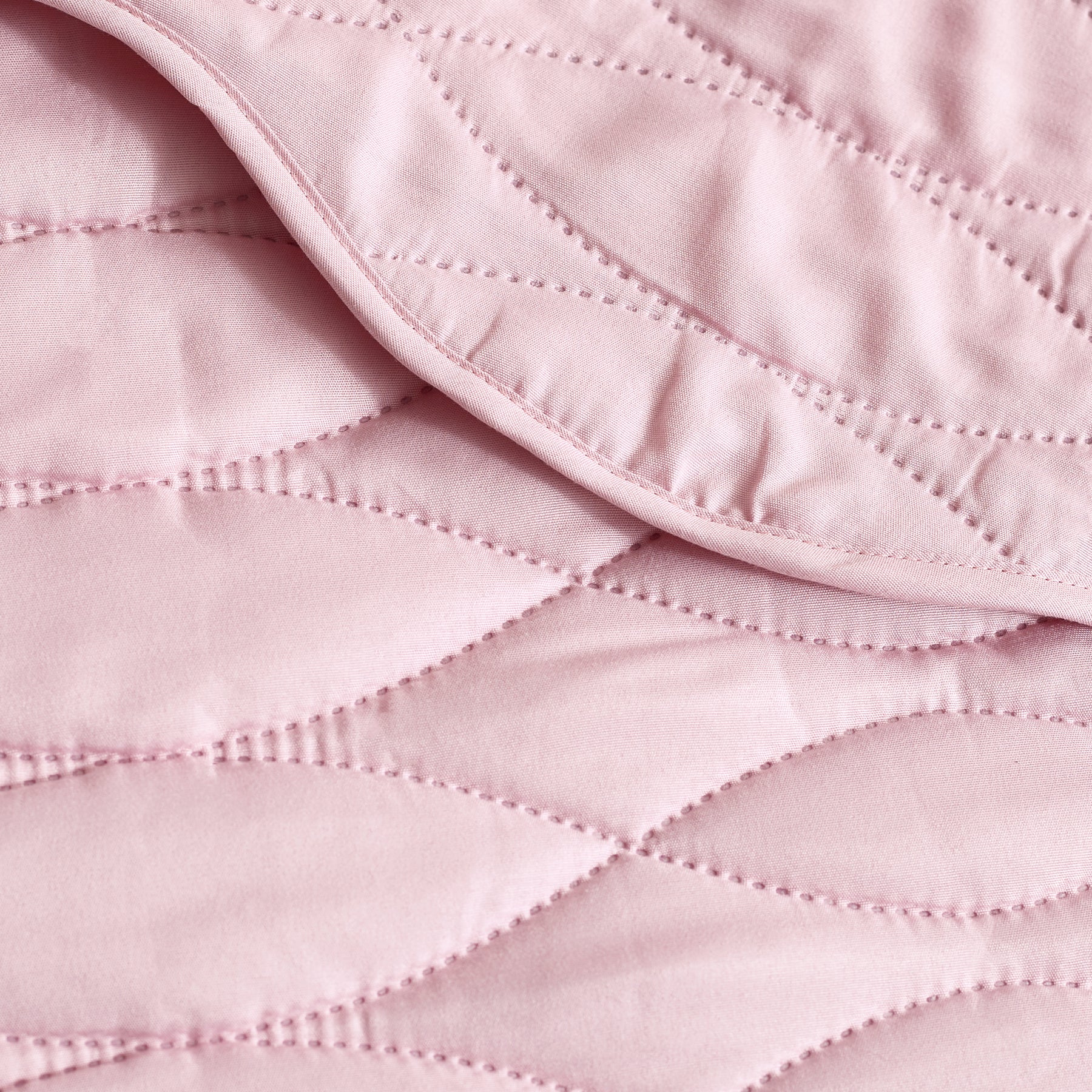 Catherine Lansfield Scallop Waves 240cm x 260cm Quilted Bedspread Pink