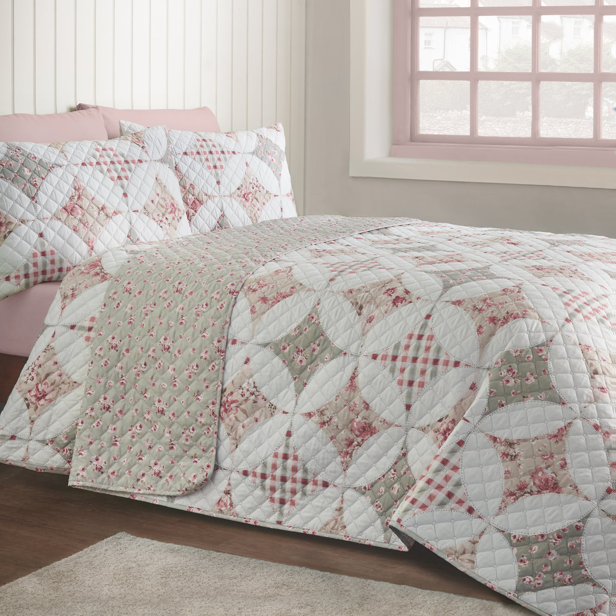 Catherine Lansfield Pinsonic Patchwork 220cm x 230cm Bedspread Green