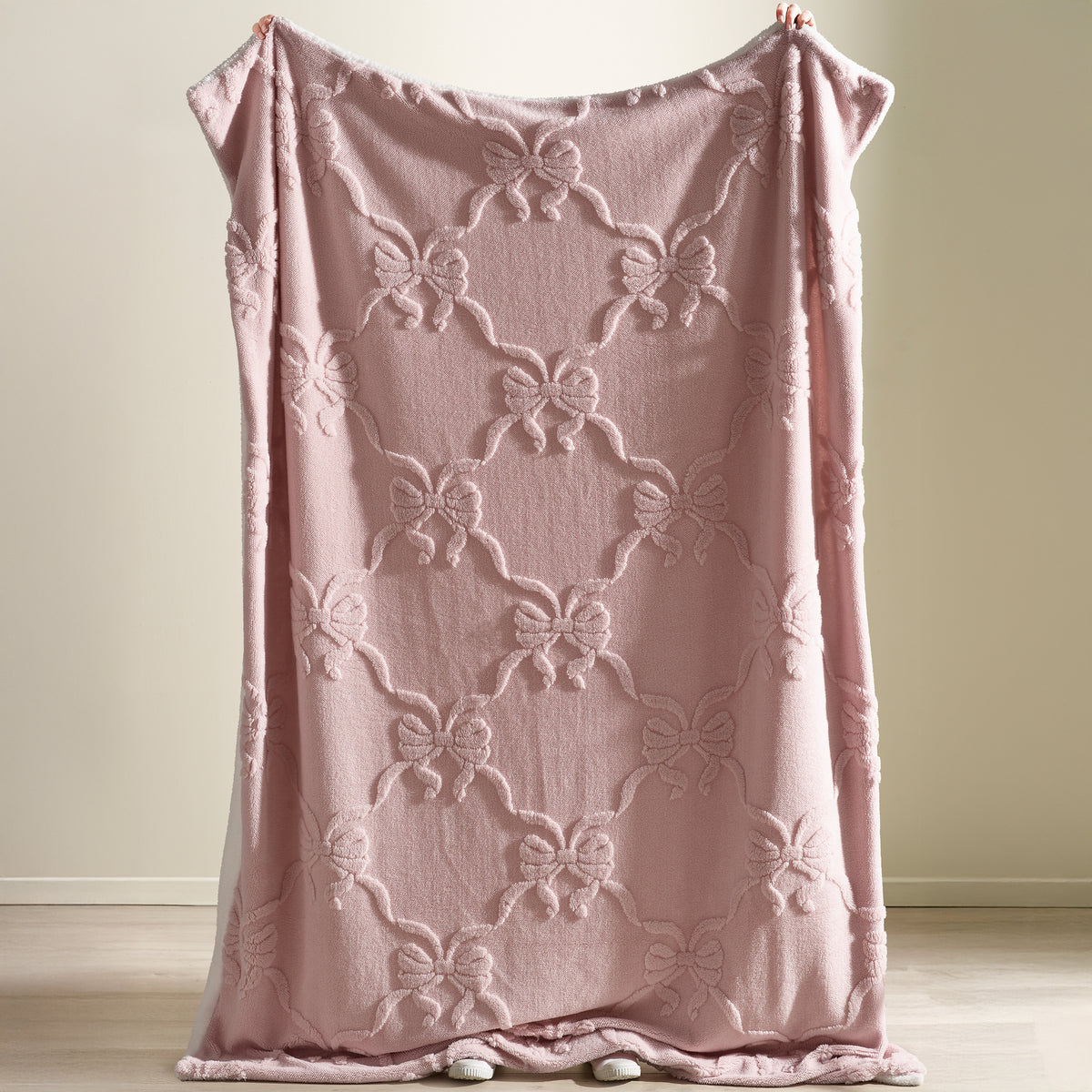 Catherine Lansfield Carved Bow Throw Pink