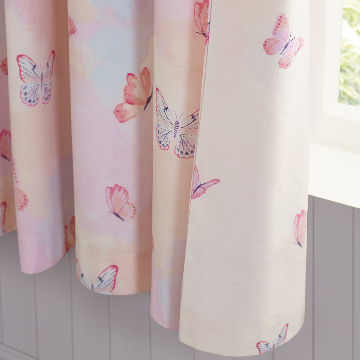 Catherine Lansfield Ombre Butterflies Ready Made Eyelet Curtains 66 x 72 Pink