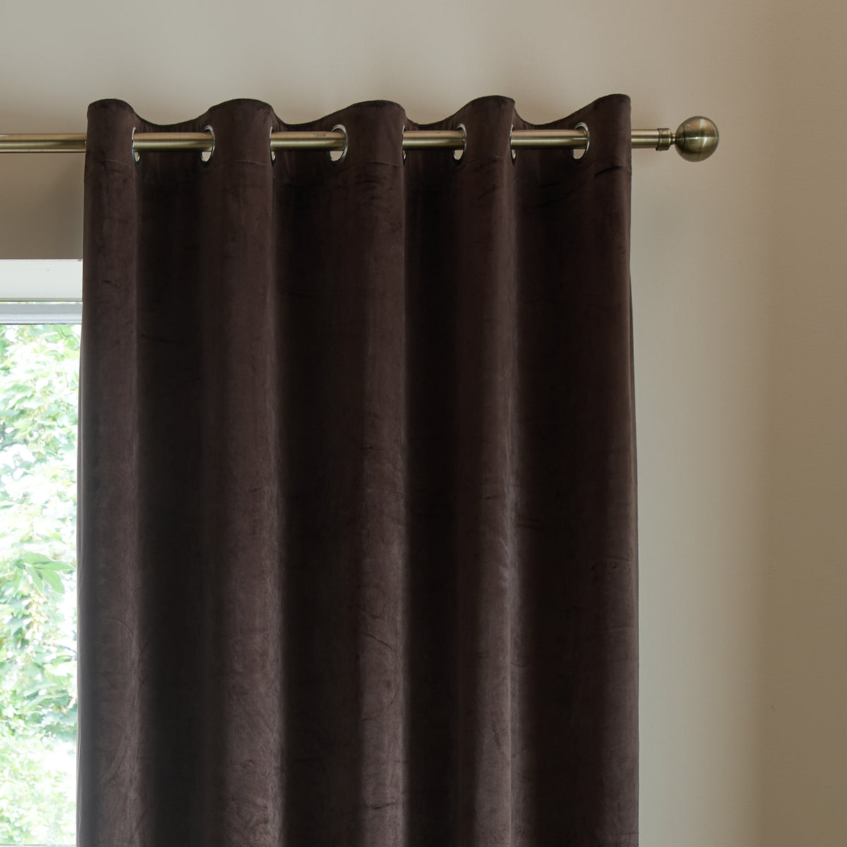 Catherine Lansfield Super Thermal Blackout Matt Velour Ready Made Eyelet Blackout Curtains Chocolate