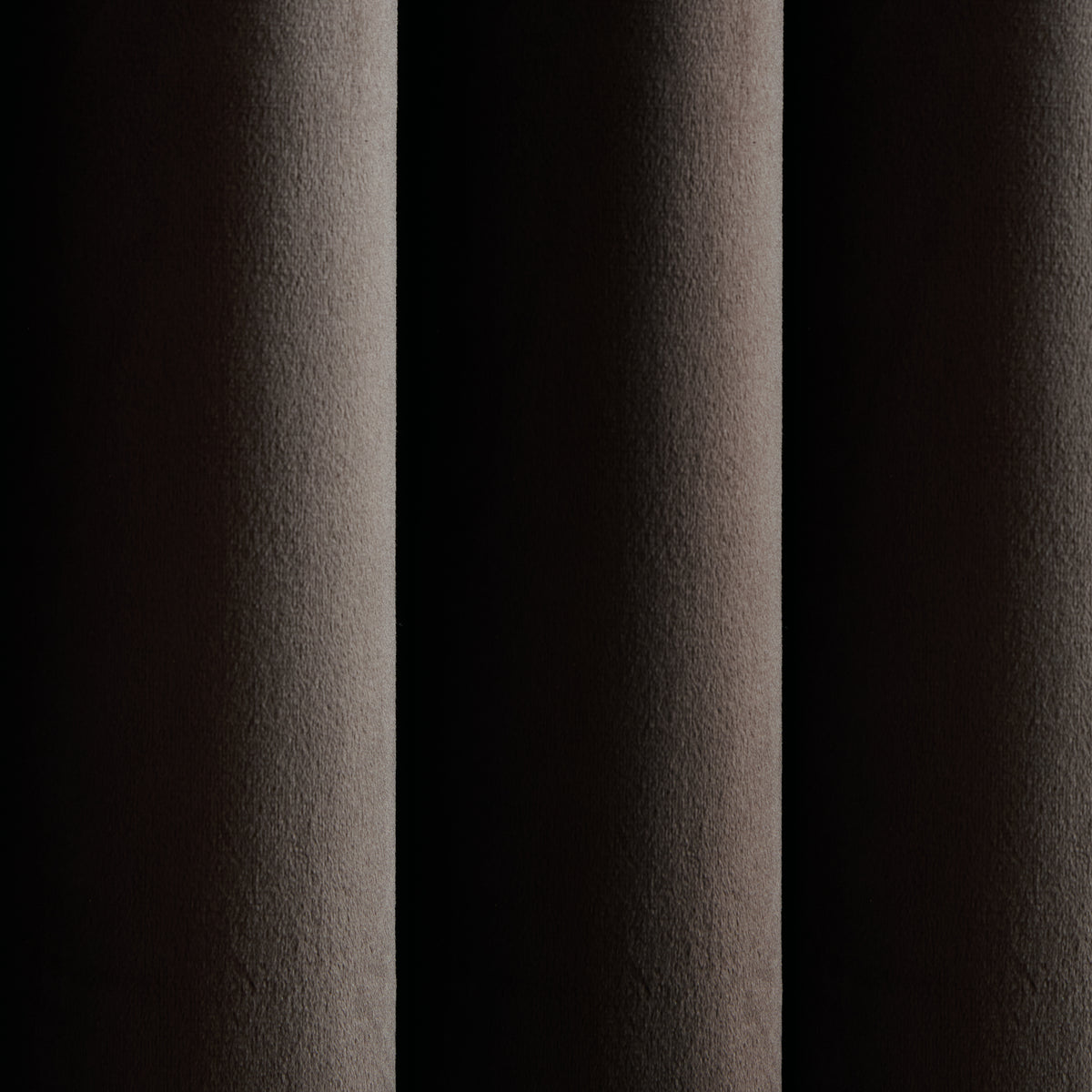 Catherine Lansfield Super Thermal Blackout Matt Velour 46 x 84 Ready Made Eyelet Door Curtain Chocolate