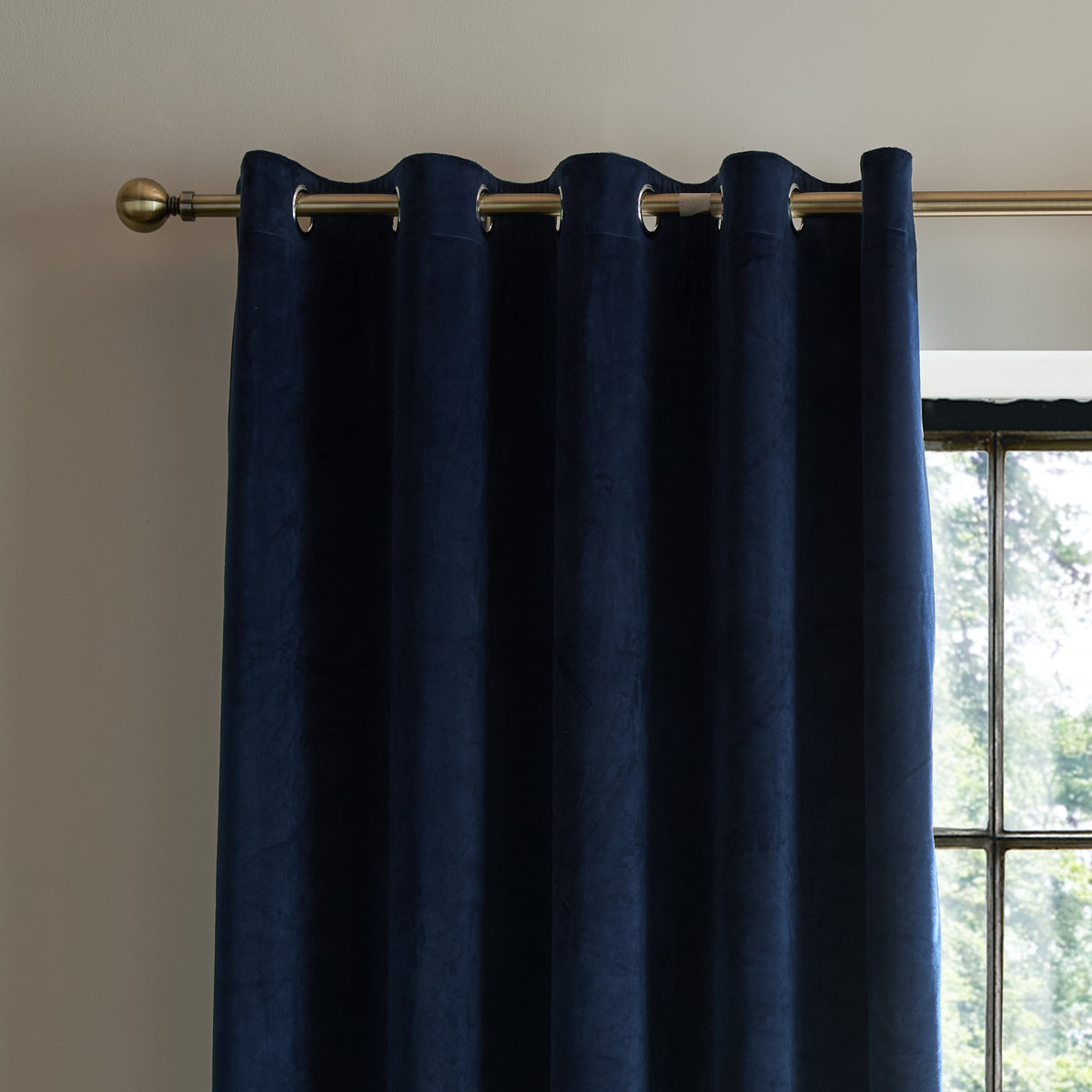 Catherine Lansfield Super Thermal Blackout Matt Velour Ready Made Eyelet Blackout Curtains Navy