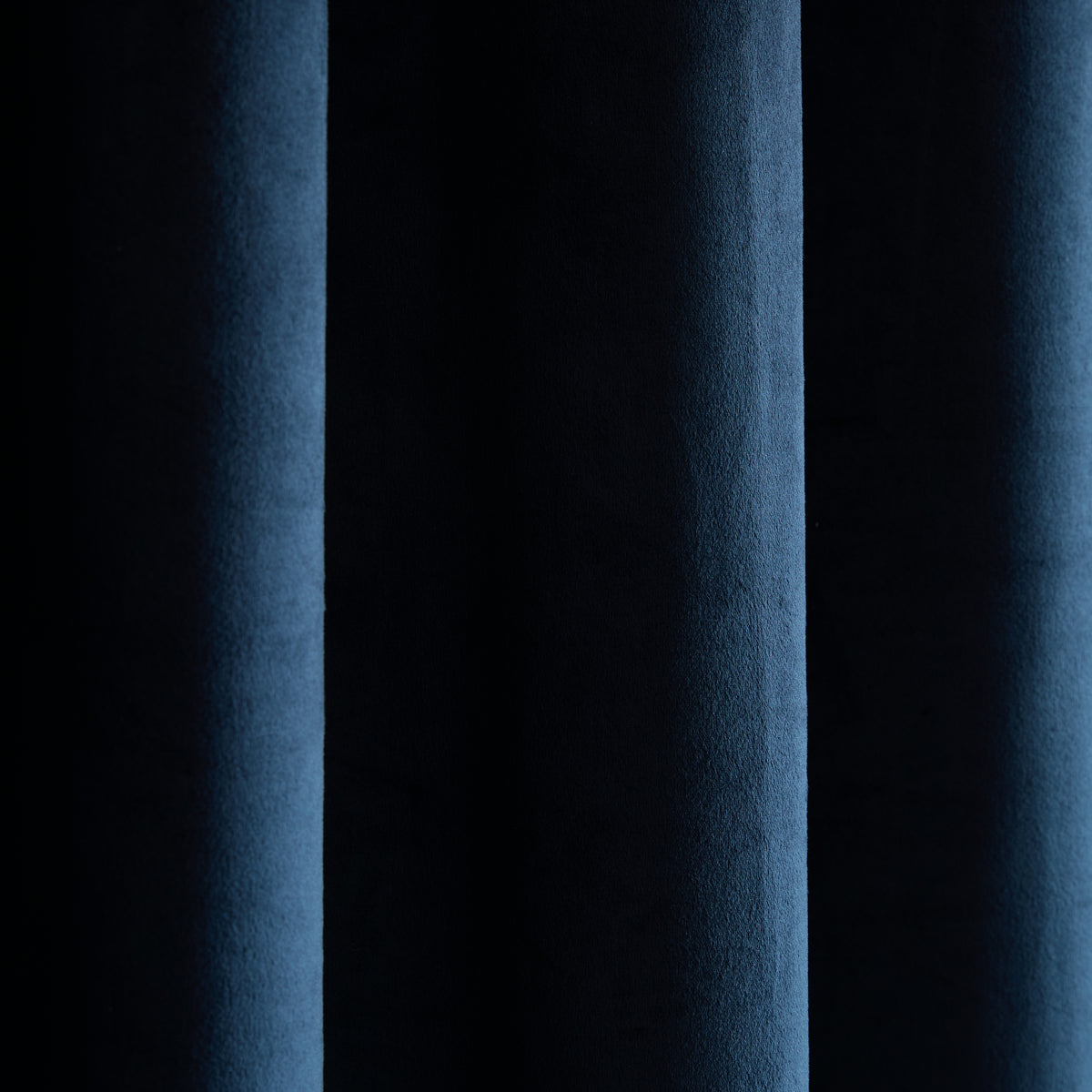 Catherine Lansfield Super Thermal Blackout Matt Velour Ready Made Eyelet Blackout Curtains Navy