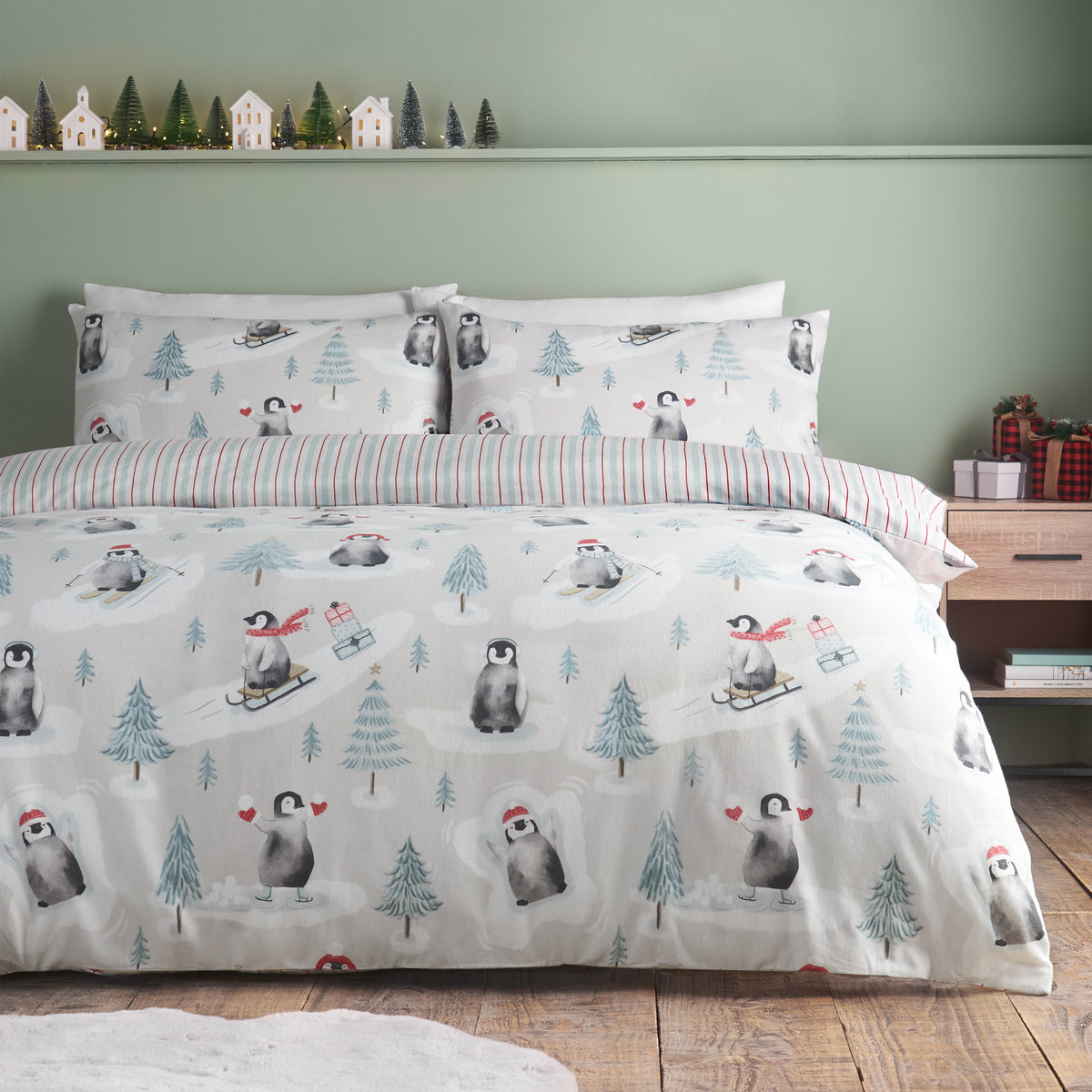 Catherine Lansfield Brushed Christmas Penguins Duvet Cover Bedding Set Green