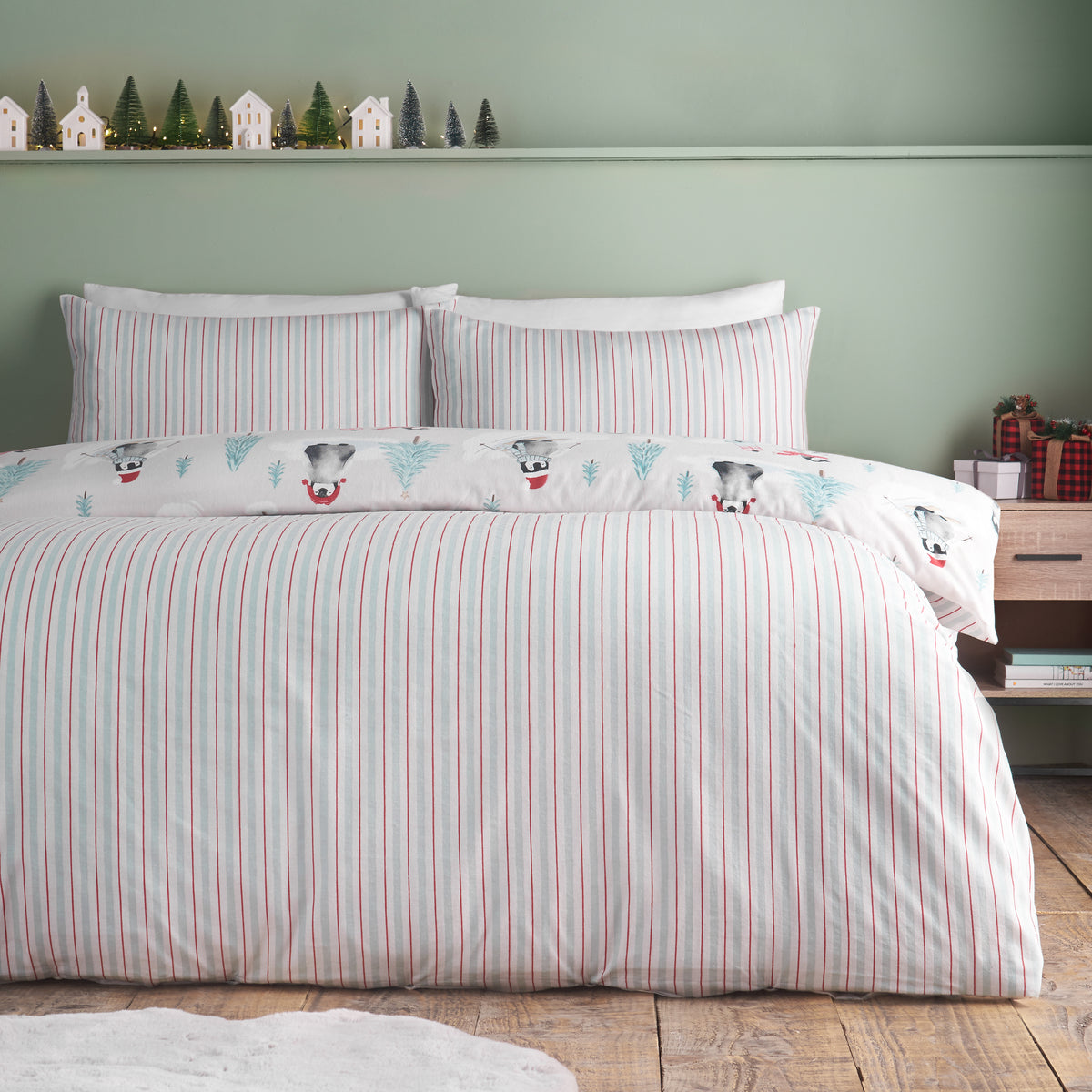 Catherine Lansfield Brushed Christmas Penguins Duvet Cover Bedding Set Green