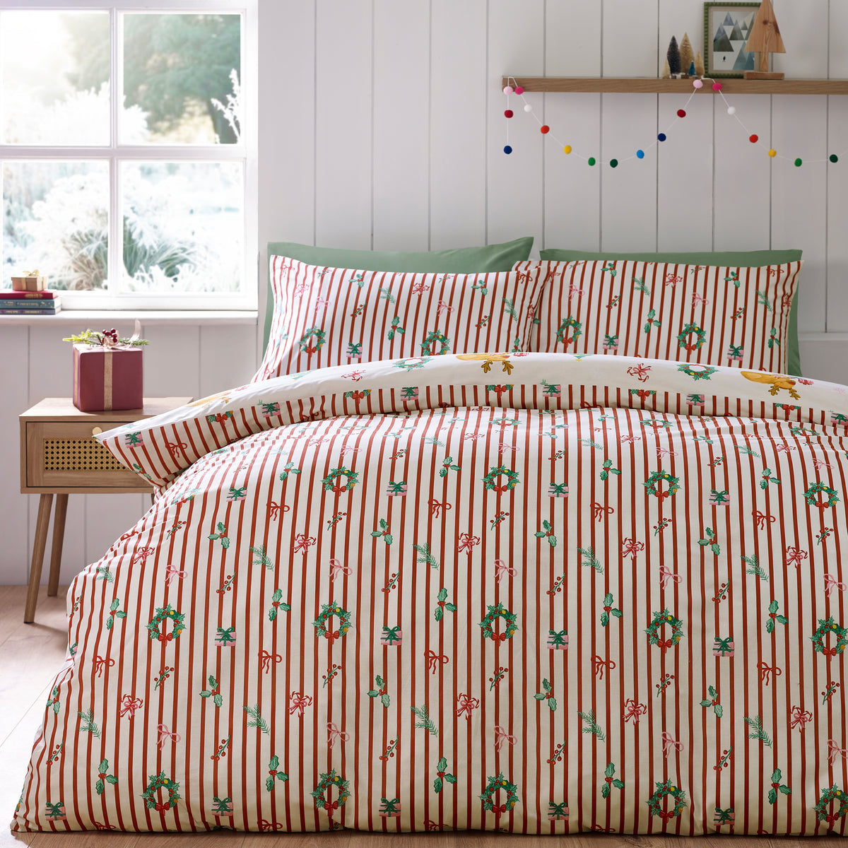 Catherine Lansfield Capybara Christmas Duvet Cover Bedding Set Cream