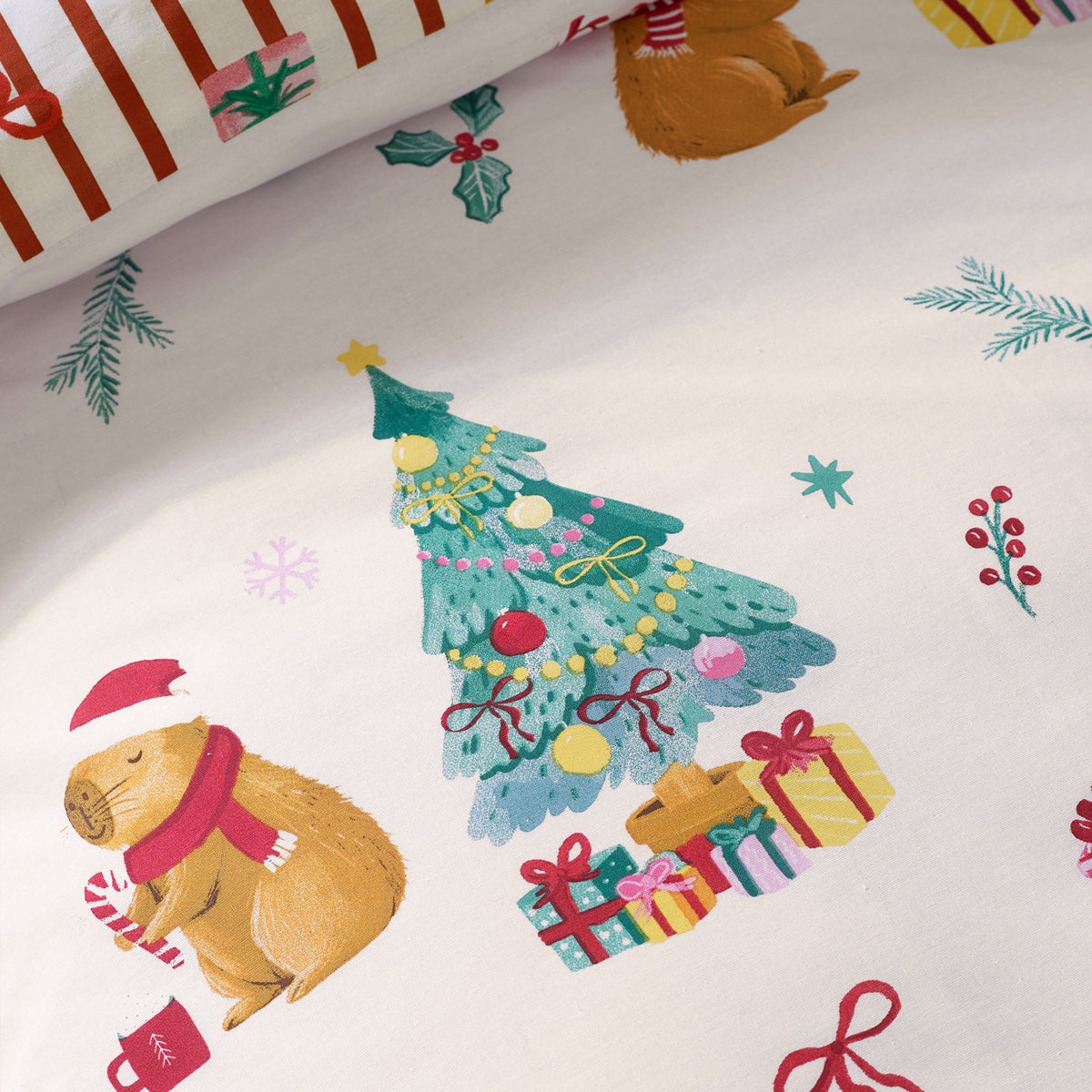 Catherine Lansfield Capybara Christmas Duvet Cover Bedding Set Cream