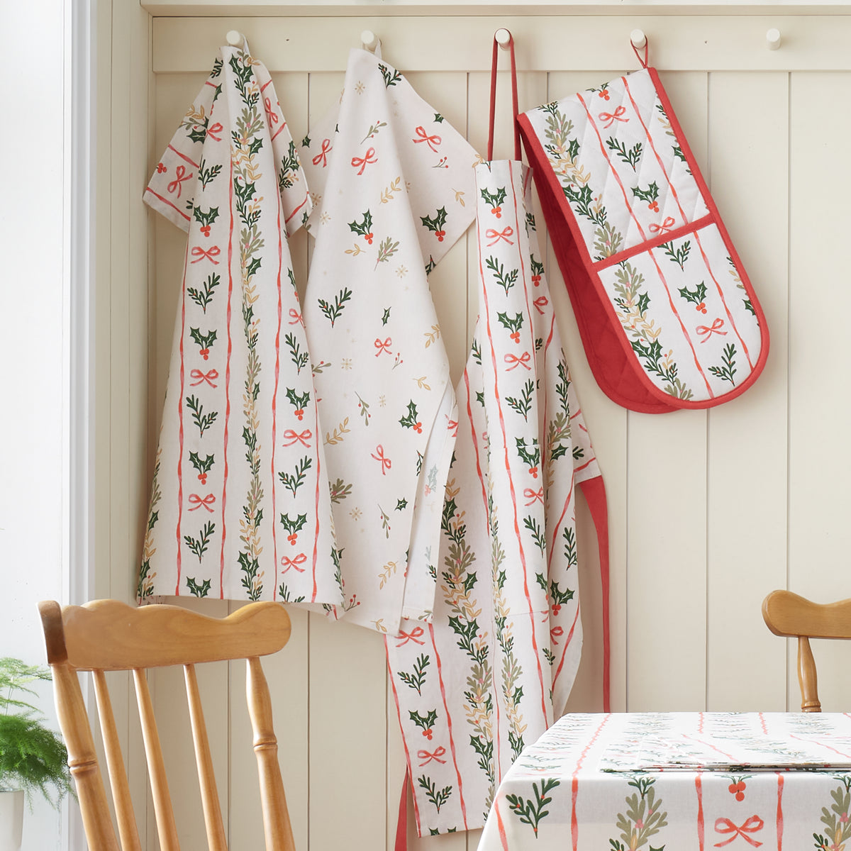 Catherine Lansfield Christmas Holly Stripe Apron Cream Red