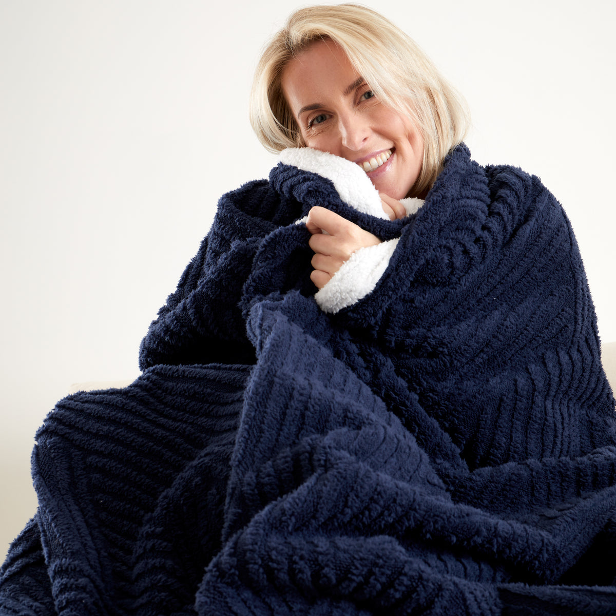 Catherine Lansfield Super Thermal Throw 200cm x 220cm Bedspread Navy