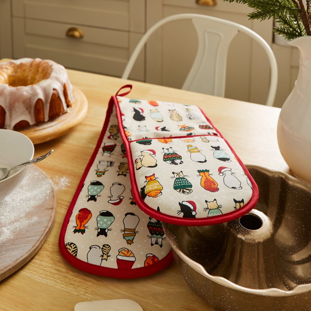 Ulster Weavers Christmas Cats in Waiting Oven Glove Red